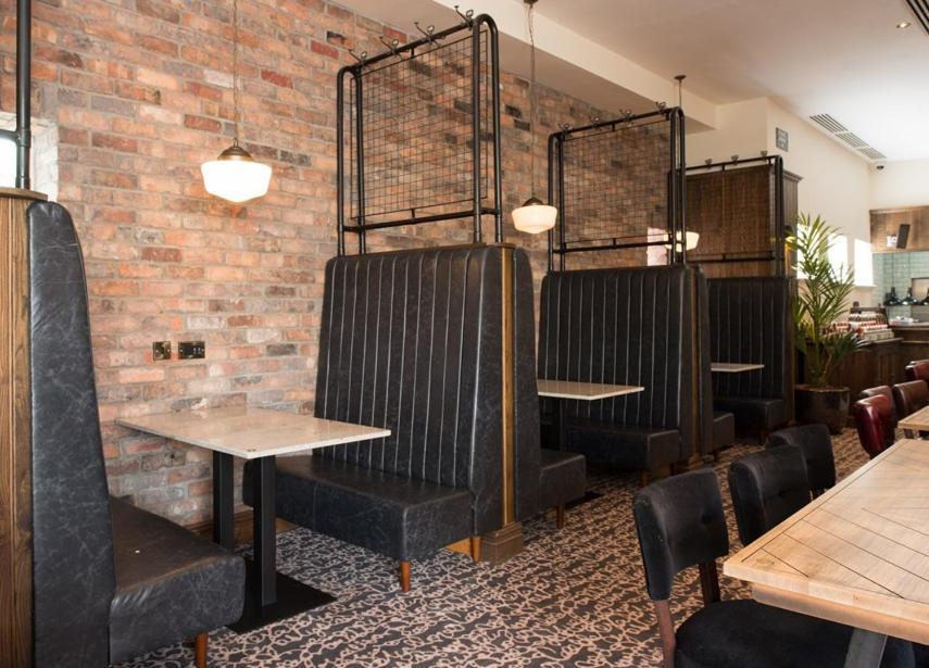 The Old Borough Hotel - Wetherspoon Сордс Екстер'єр фото