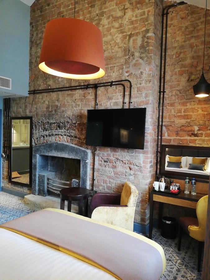 The Old Borough Hotel - Wetherspoon Сордс Екстер'єр фото